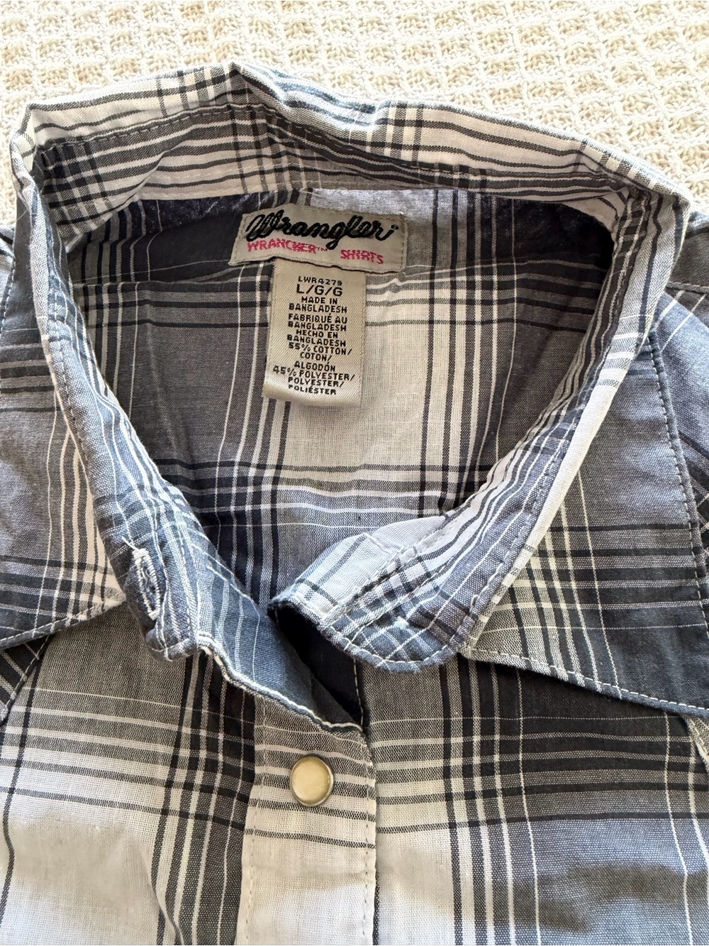Women’s wrangler Plaid Button-Up Shirt - Red/White and Black/White. - Picture 10 of 12